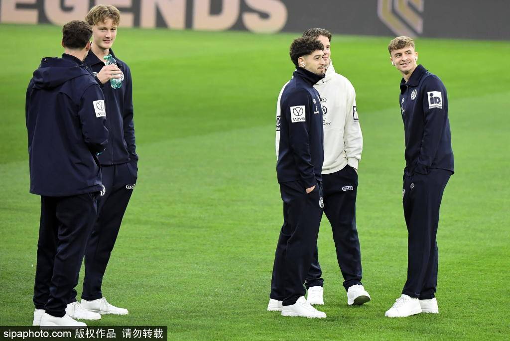 德甲最佳阵容揭晓：拜仁六人入选，施洛特贝克等新星崭露头角