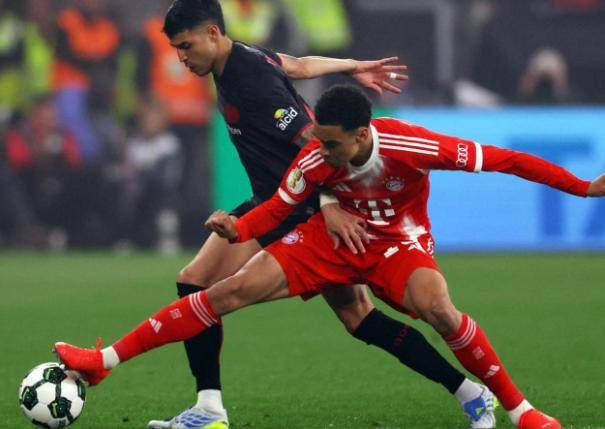 拜仁2-0勒沃库森！凯恩52球+迪亚斯41球造杀阵，豪取8连胜冲四冠王